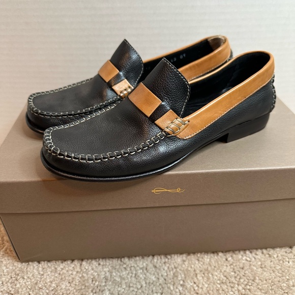 Cole Haan Shoes - Cole Haan Black and Tan Leather Loafers, size 5, pre loved